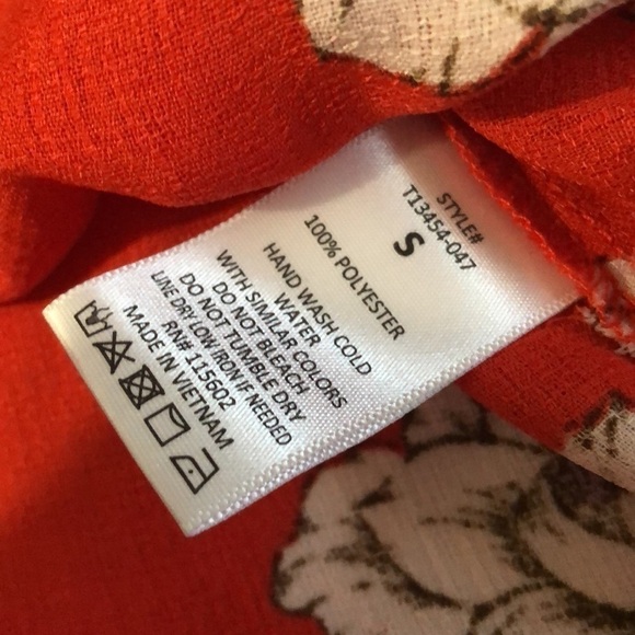 LUSH red floral crop top size small EUC - Picture 5 of 5